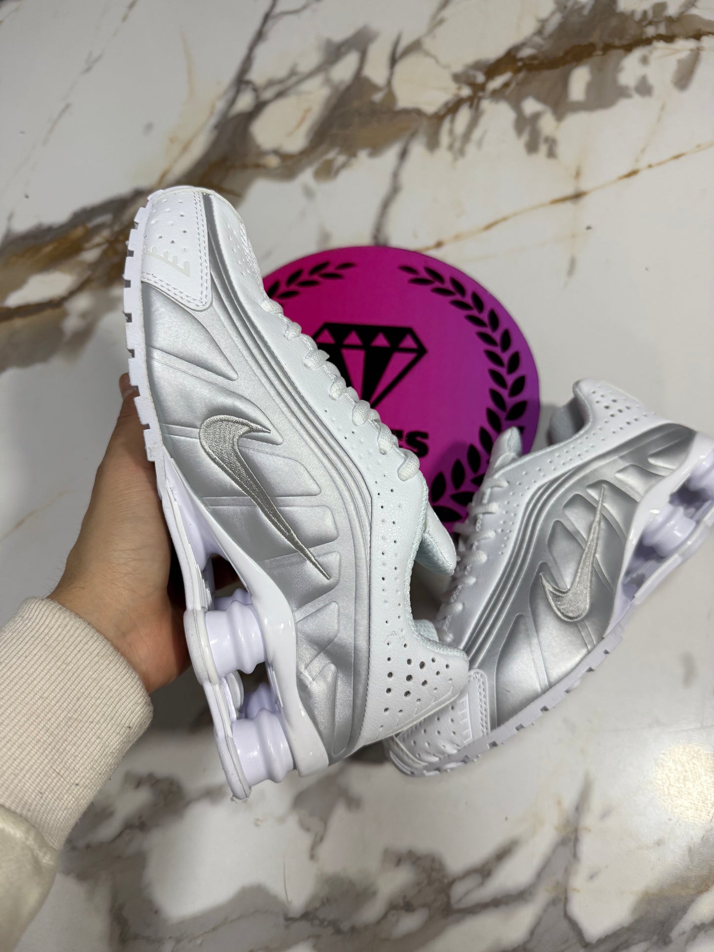 NIKE SHOX R4