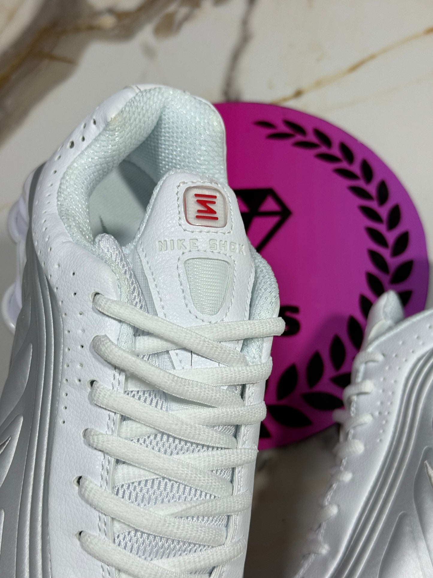 NIKE SHOX R4