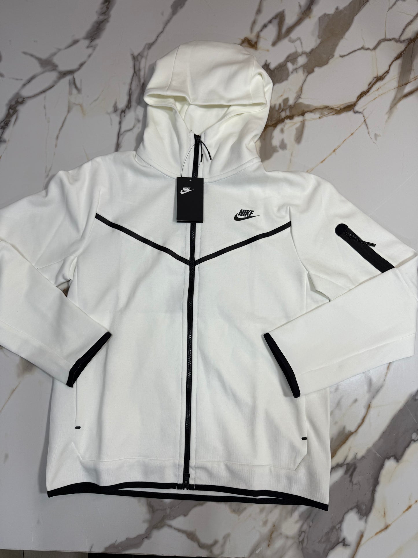 NIKE TECH