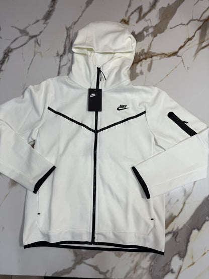 NIKE TECH