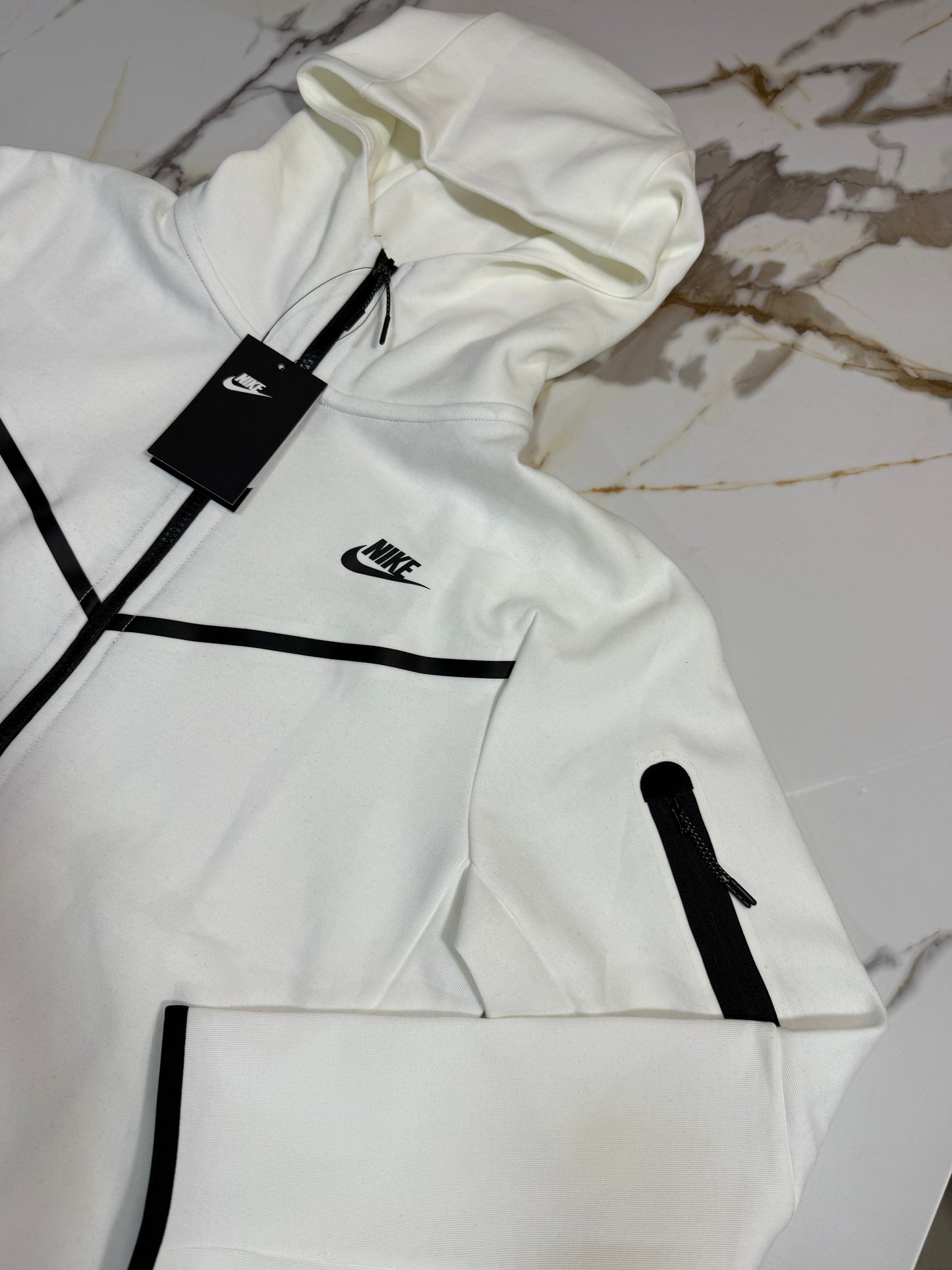 NIKE TECH