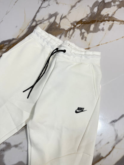 NIKE TECH