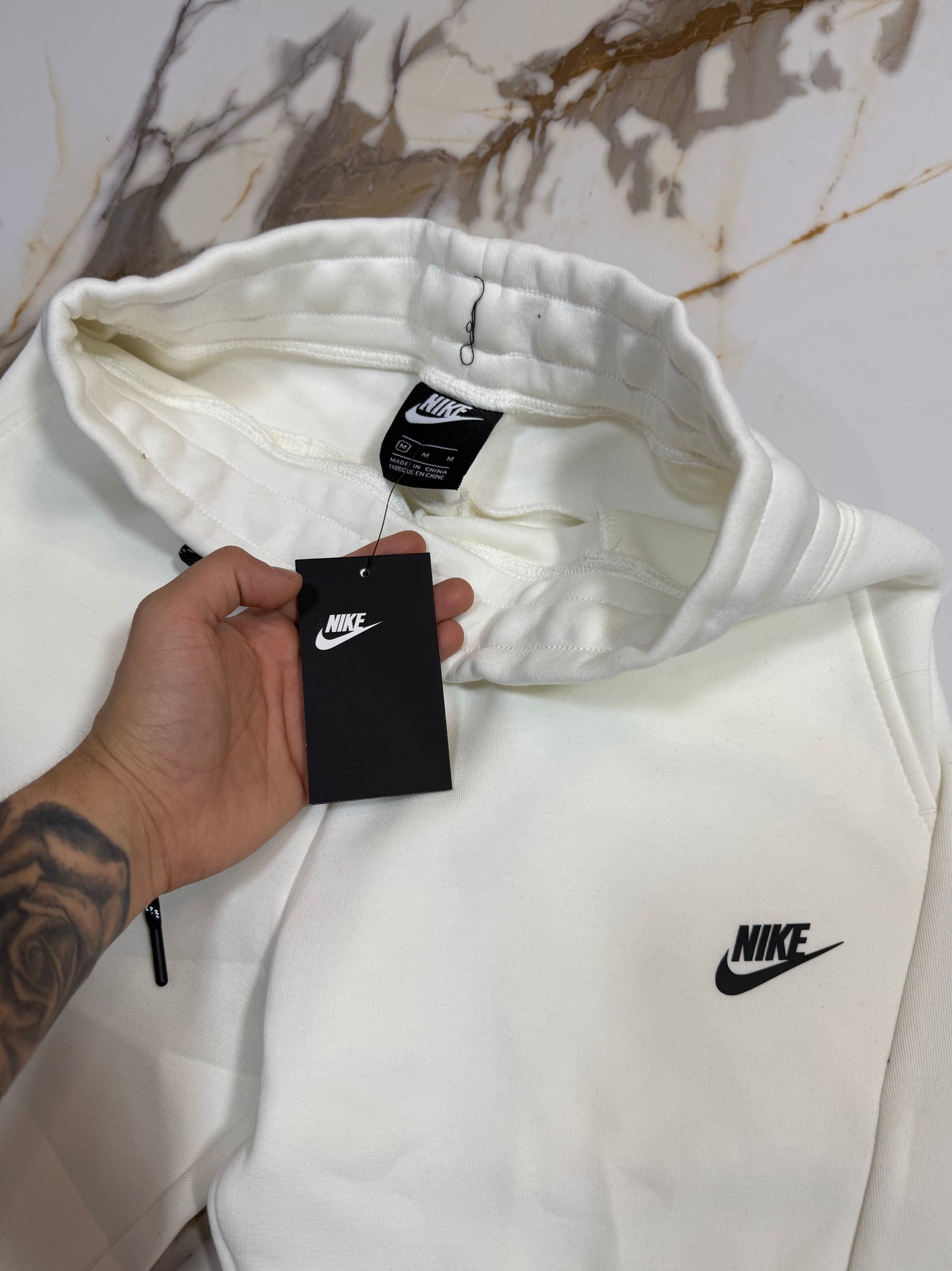 NIKE TECH