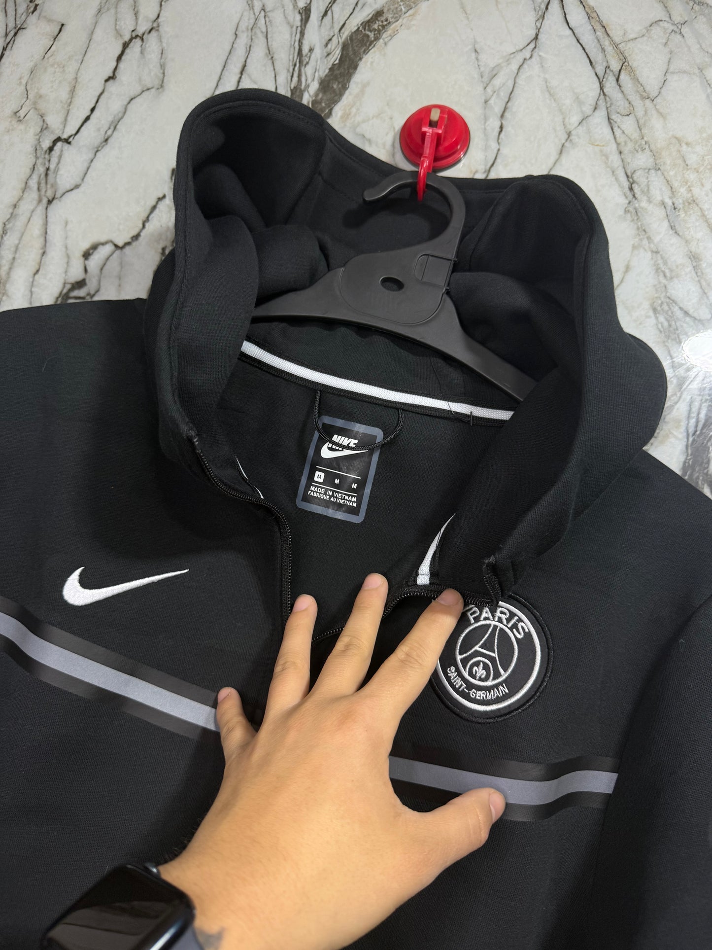 BUZO NIKE TECH X PARIS