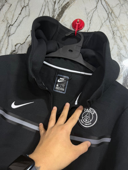 BUZO NIKE TECH X PARIS