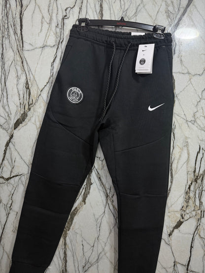 BUZO NIKE TECH X PARIS