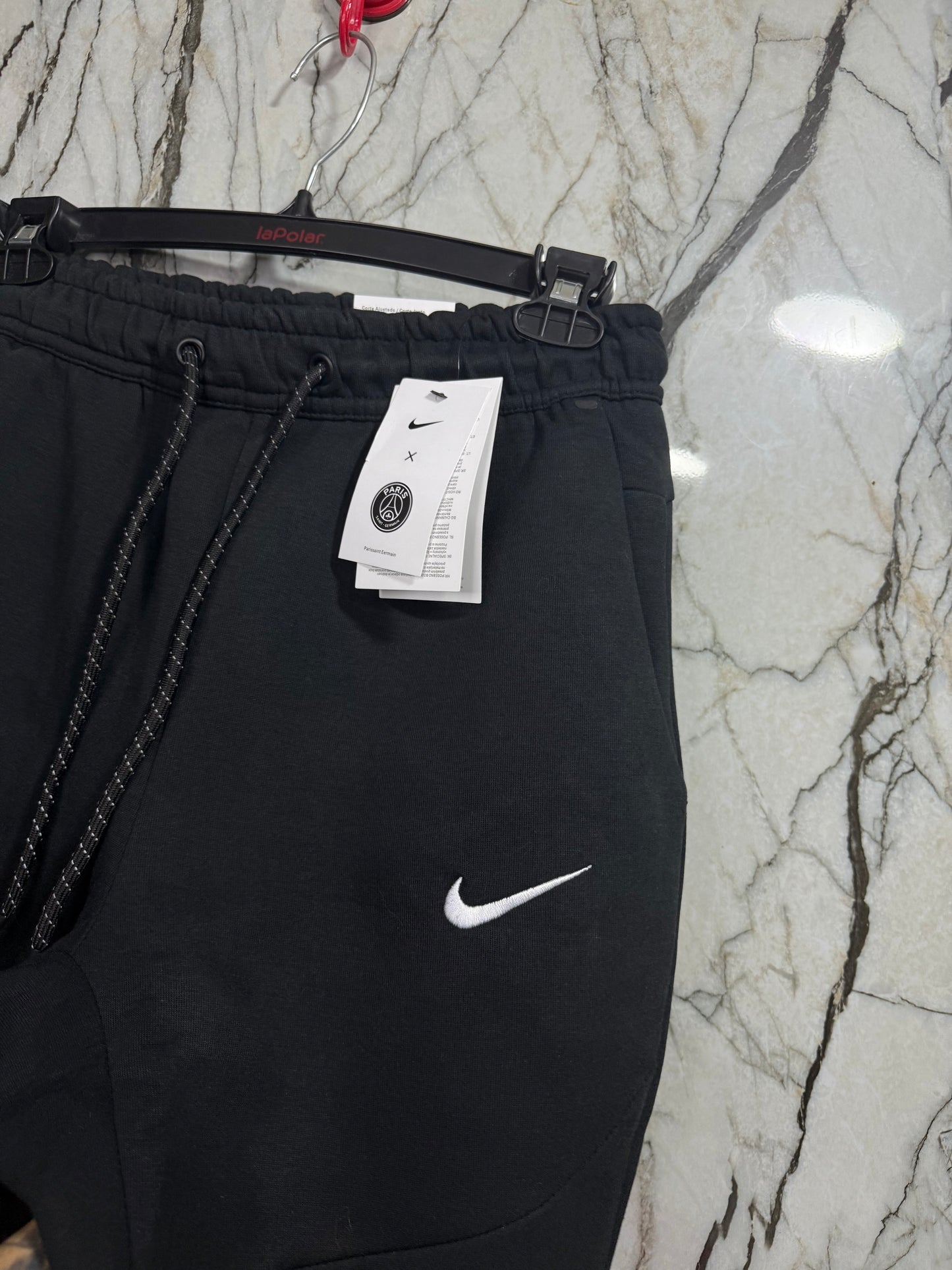 BUZO NIKE TECH X PARIS