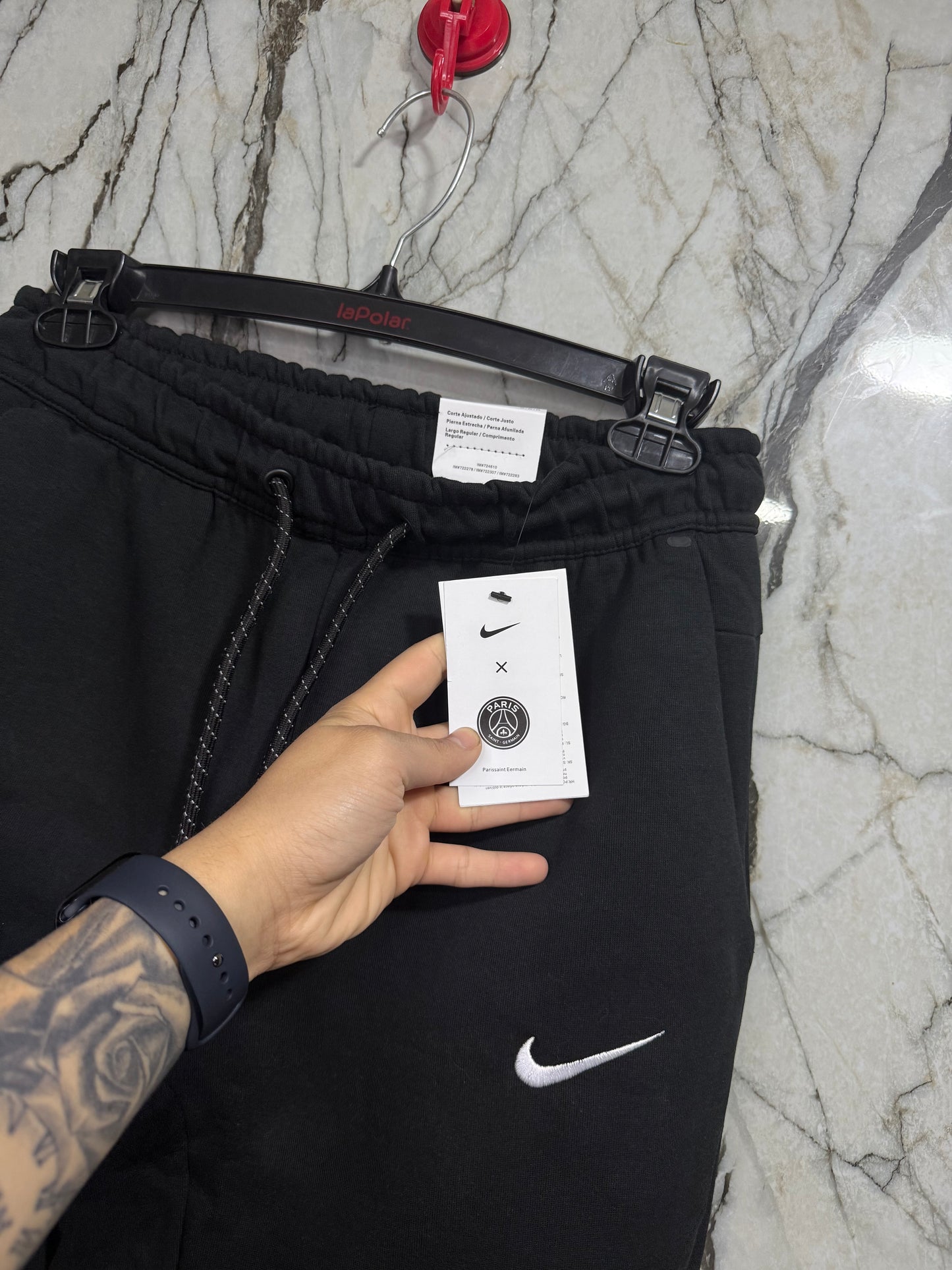 BUZO NIKE TECH X PARIS