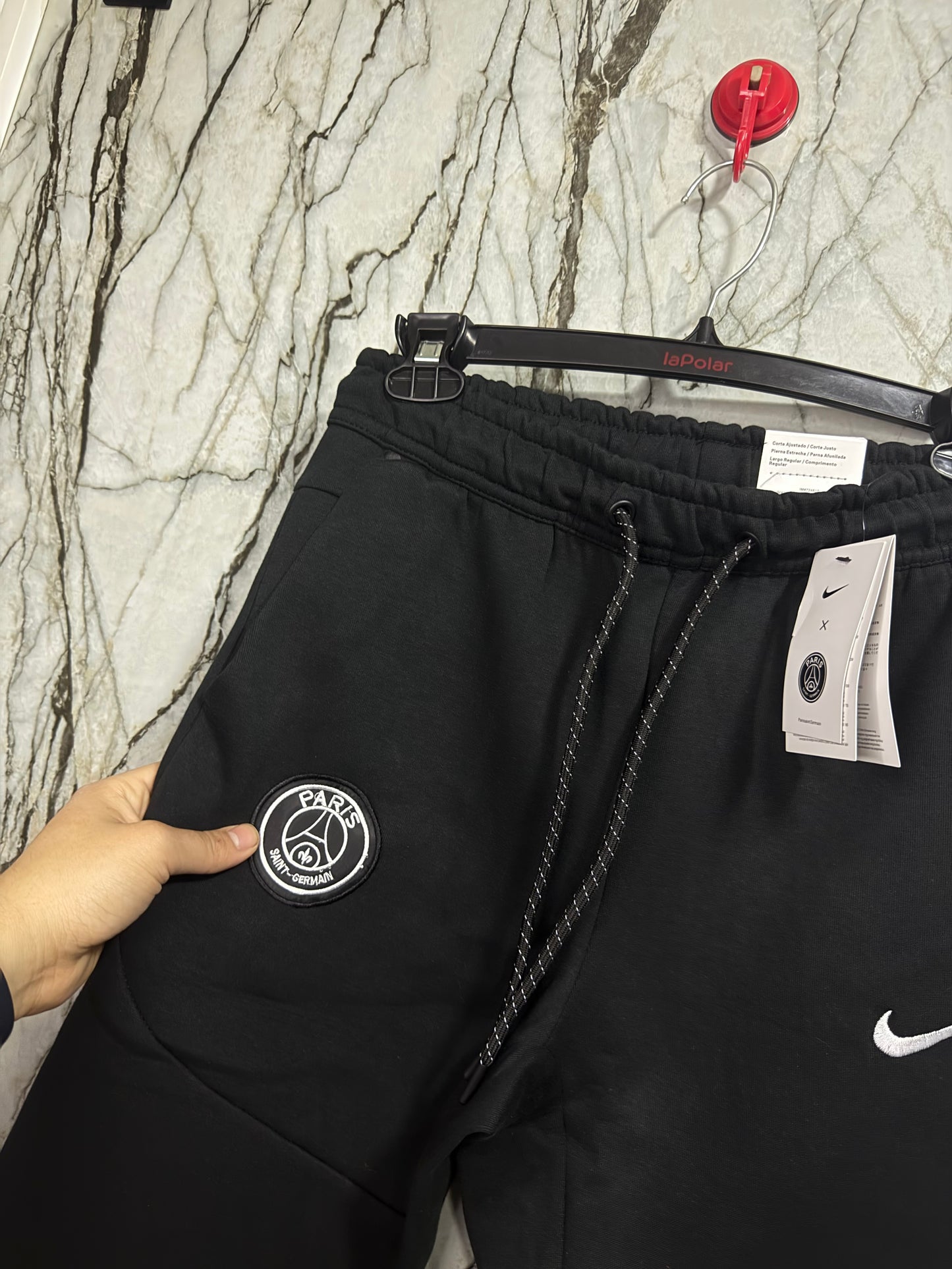 BUZO NIKE TECH X PARIS