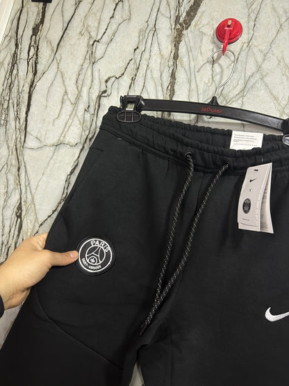 BUZO NIKE TECH X PARIS