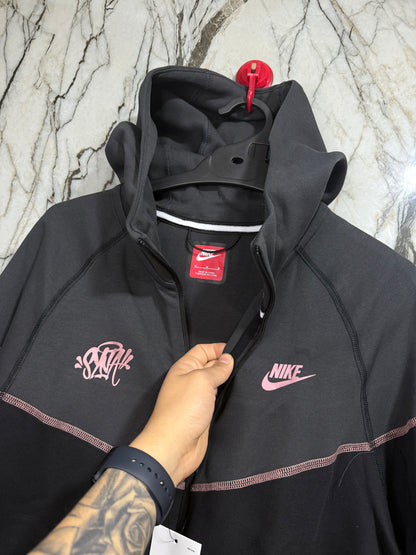 BUZO NIKE TECH X SYNA