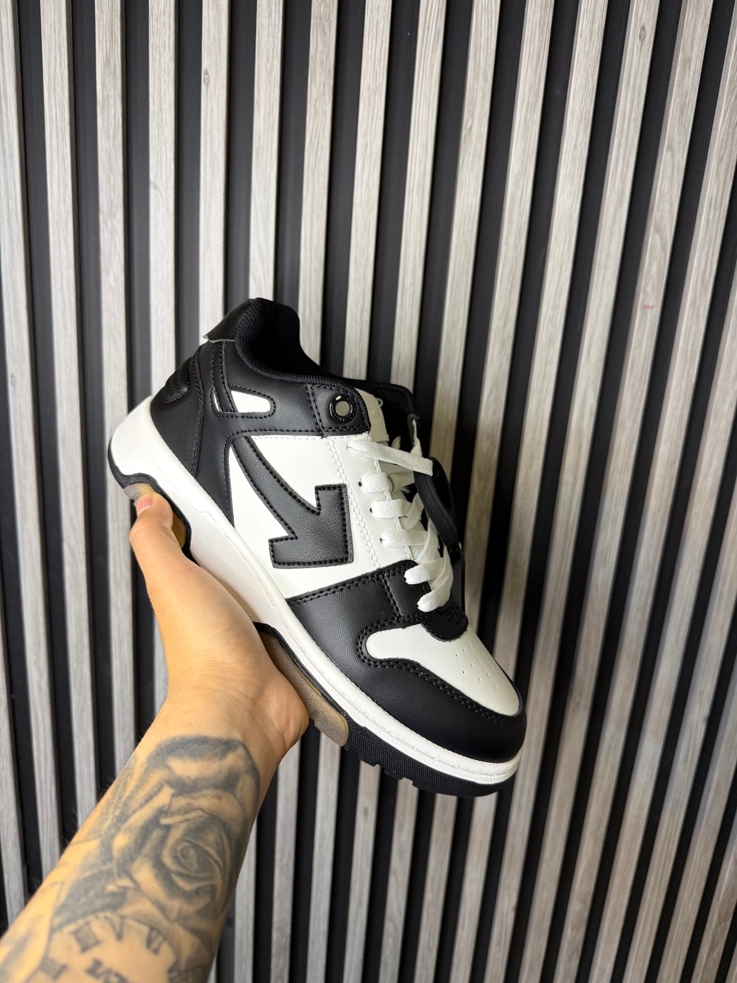 OFF WHITE
