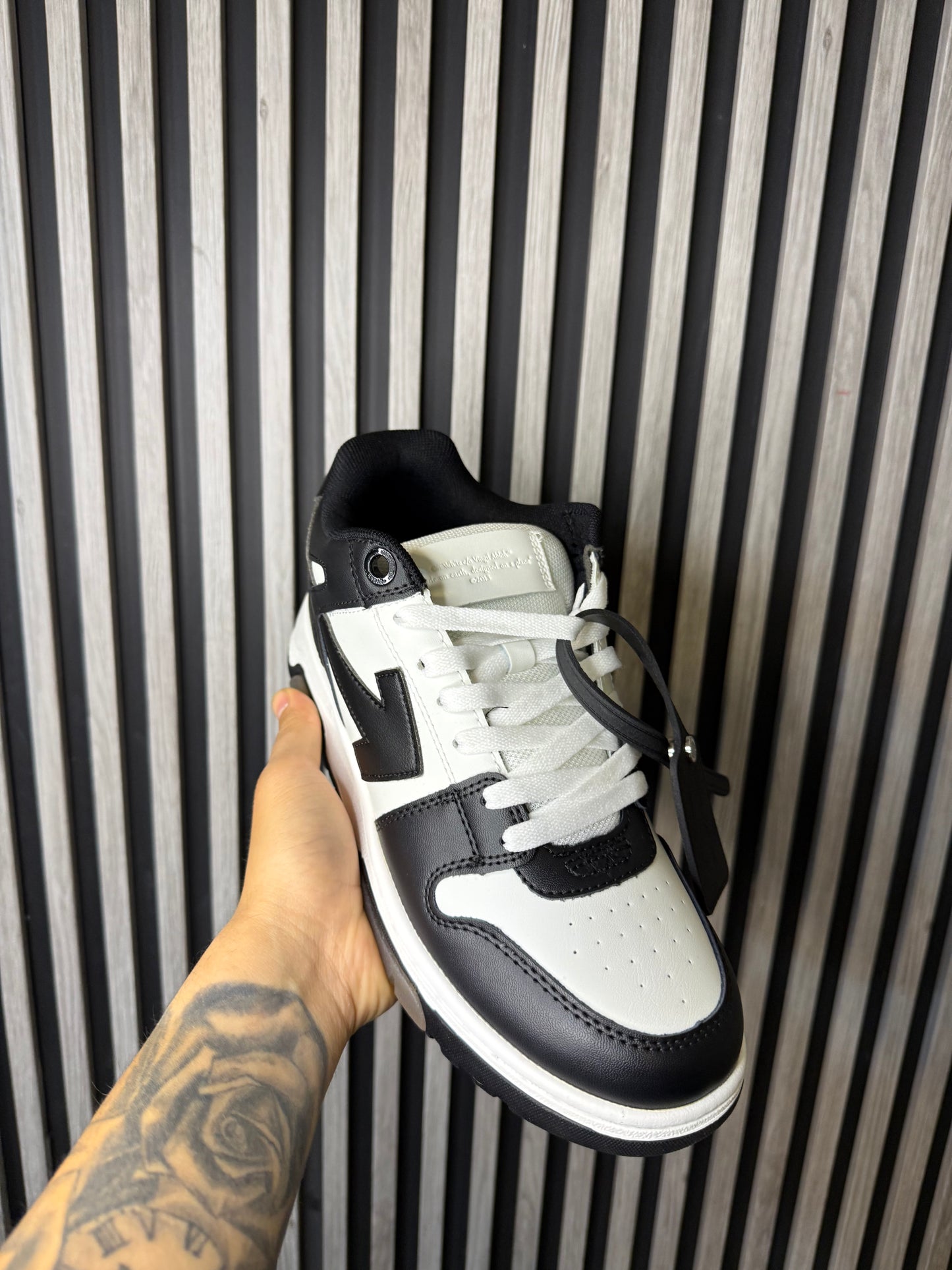 OFF WHITE