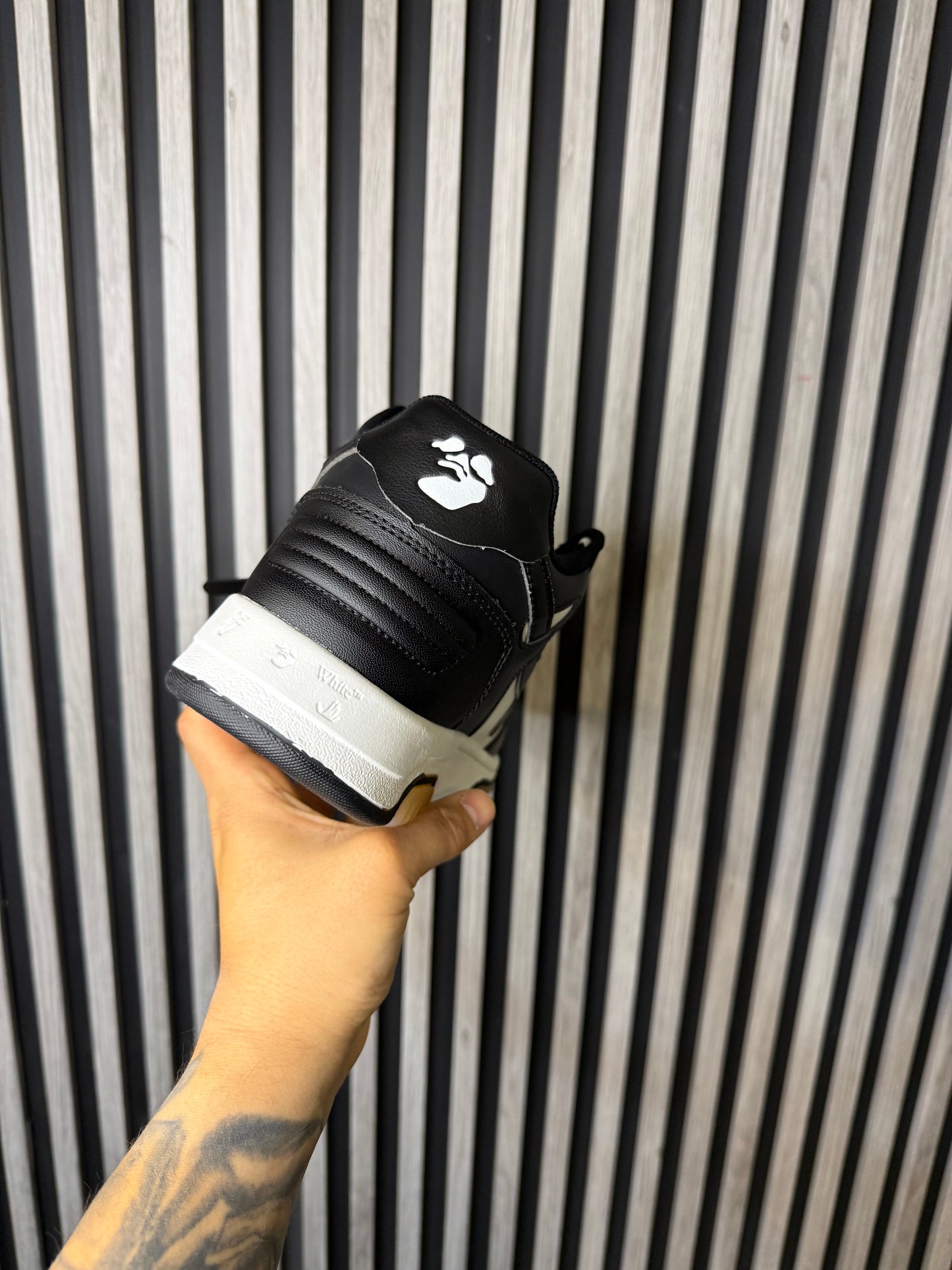 OFF WHITE
