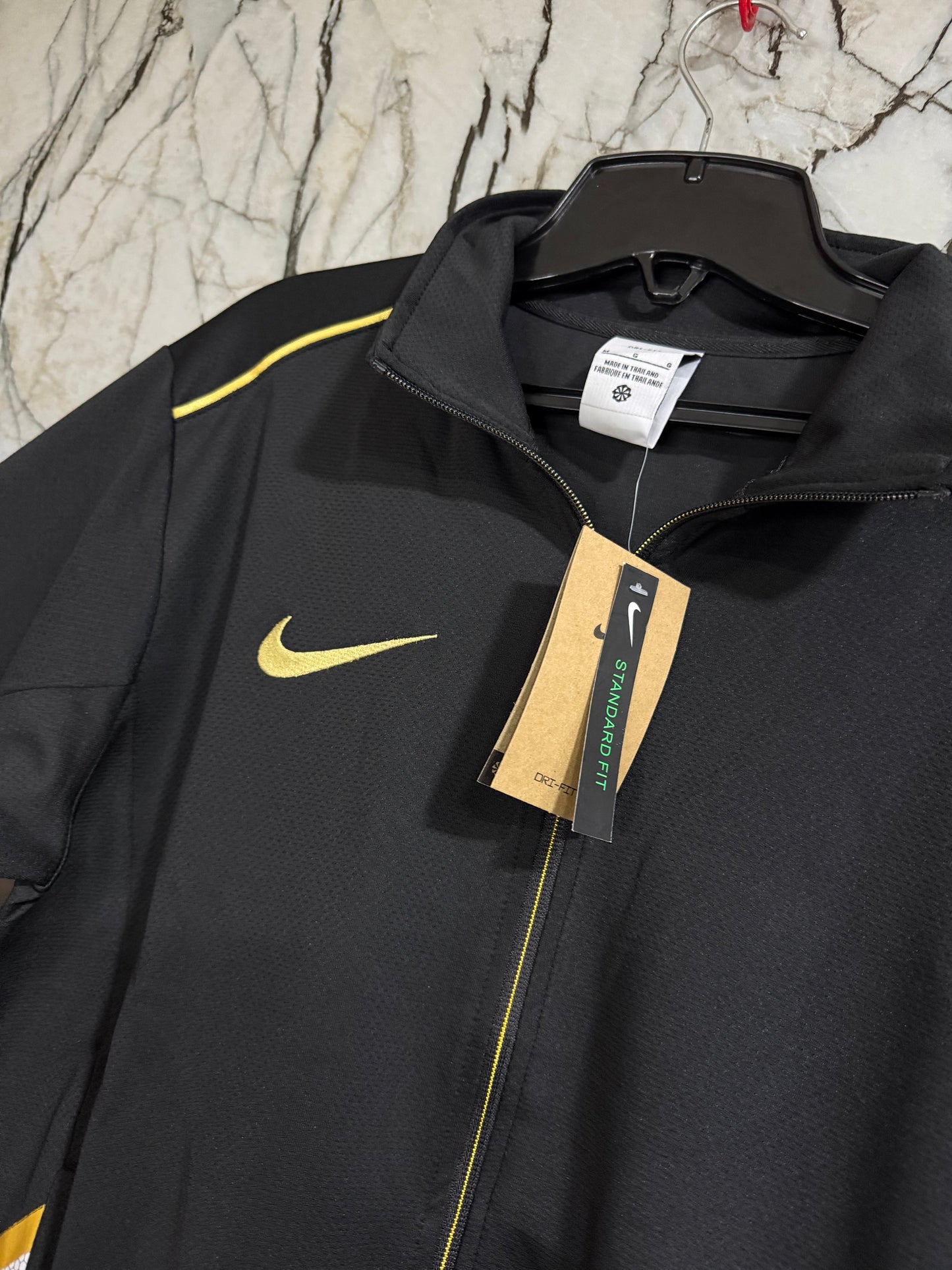 BUZO NIKE