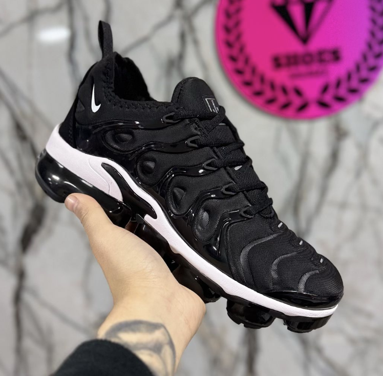 NIKE VAPORMAX PLUS