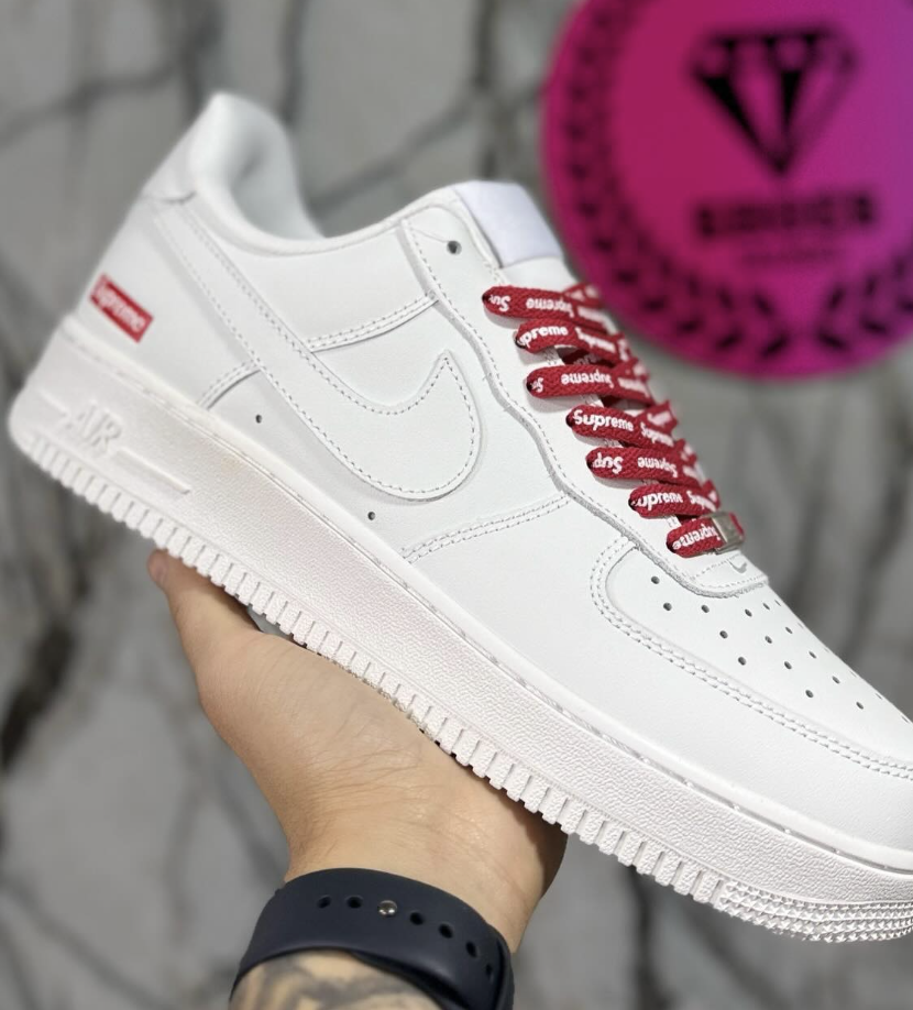 NIKE AIR FORCE 1 x SUPREME