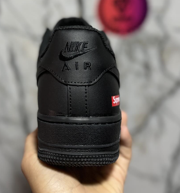 NIKE AF1 x SUPREME