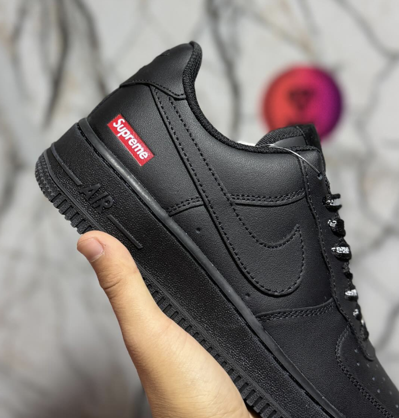 NIKE AF1 x SUPREME