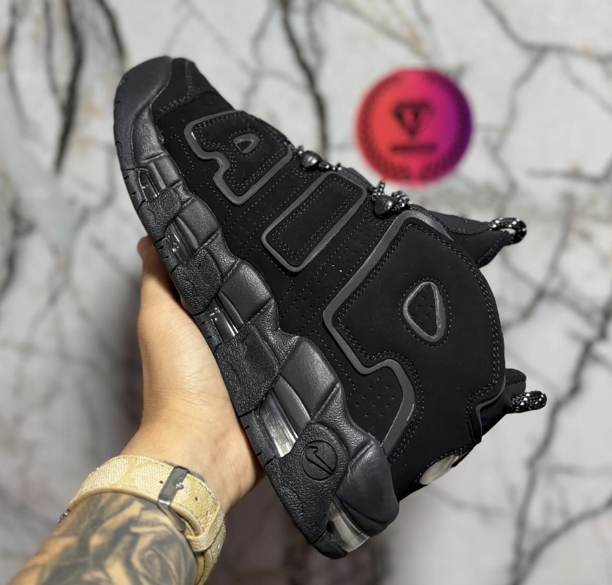 NIKE UPTEMPO